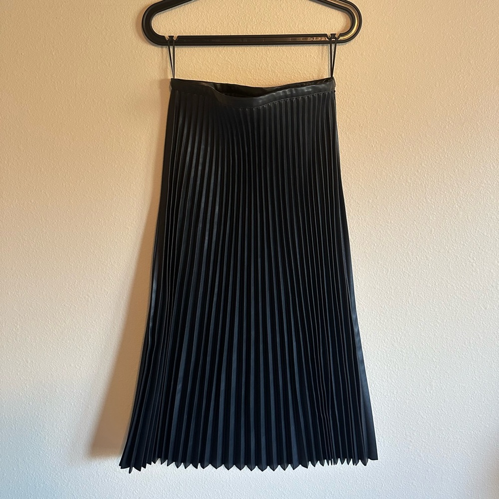 Banana Republic Black A-Line Pleated Skirt